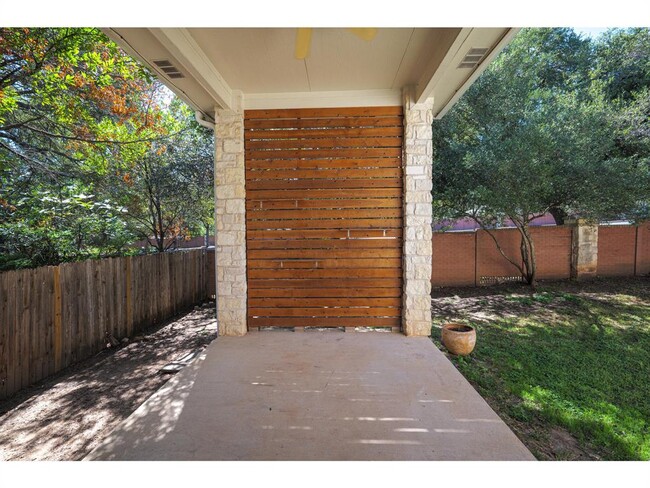 Building Photo - 5709 Pecanwood Ln