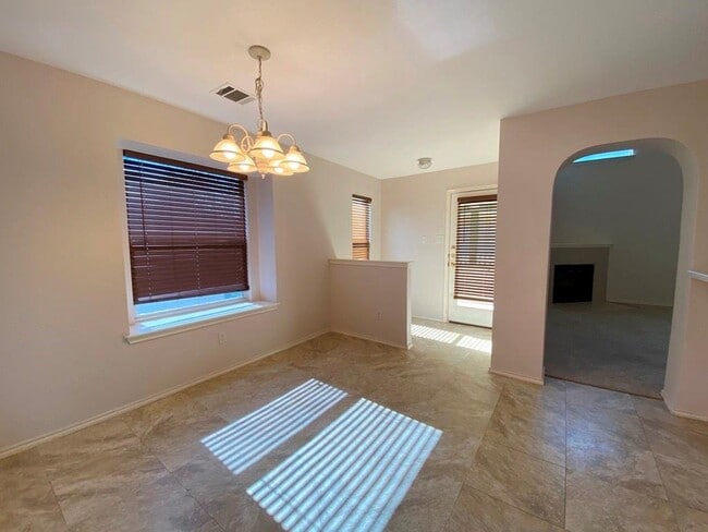 Building Photo - 145 Strawn
