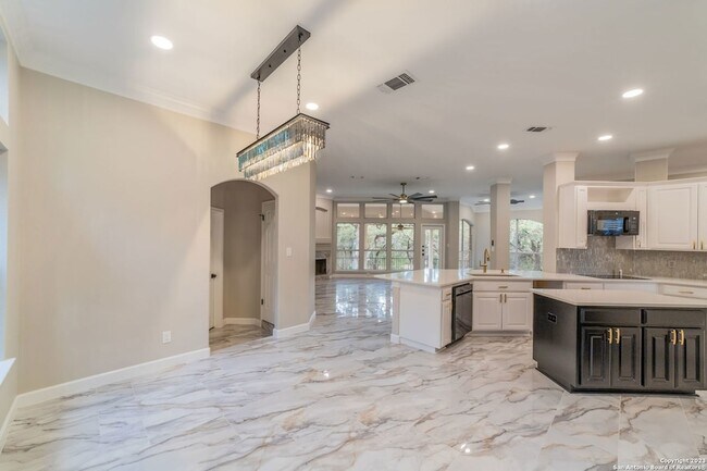 Building Photo - 18605 Elmbrook