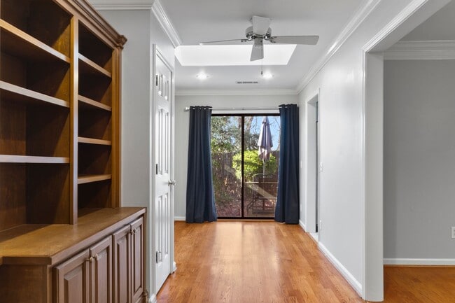 Building Photo - 2013 Fox Ridge Rd