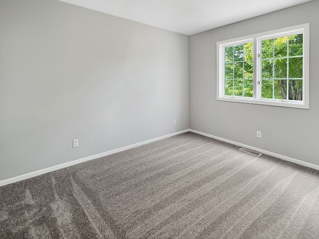 Building Photo - 3200 Lakeside Dr