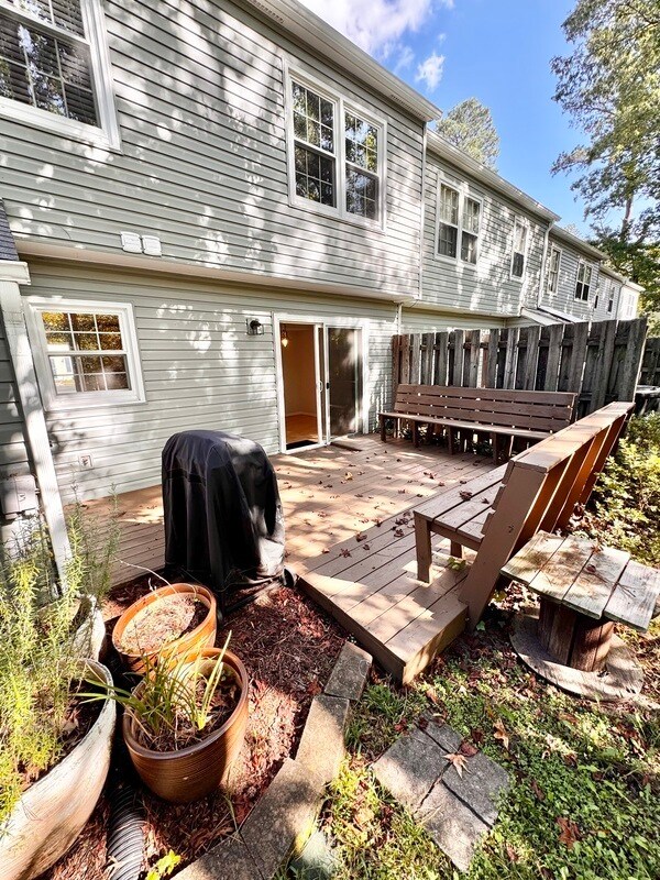 Building Photo - 1508 Honor Dr