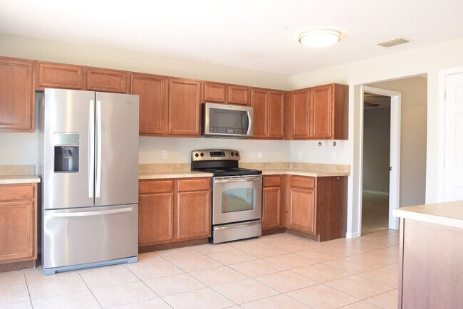 Building Photo - Comfortable 4/2.5 Home at Waterford Trails...