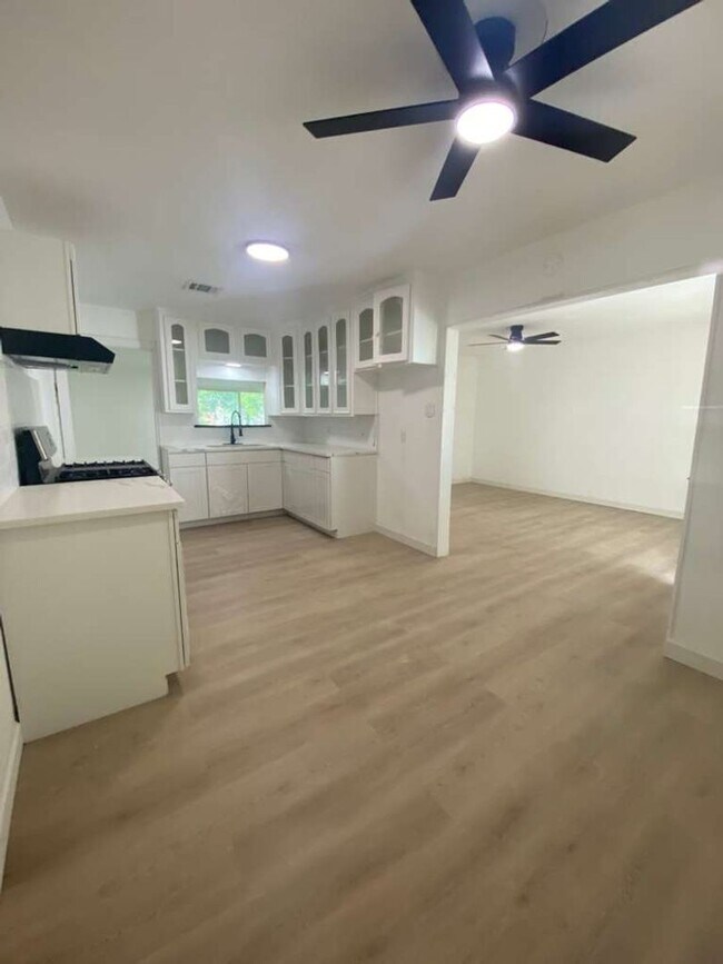 Building Photo - BEAUTIFUL HOME IN HOUSTON. MOVE IN READY!.