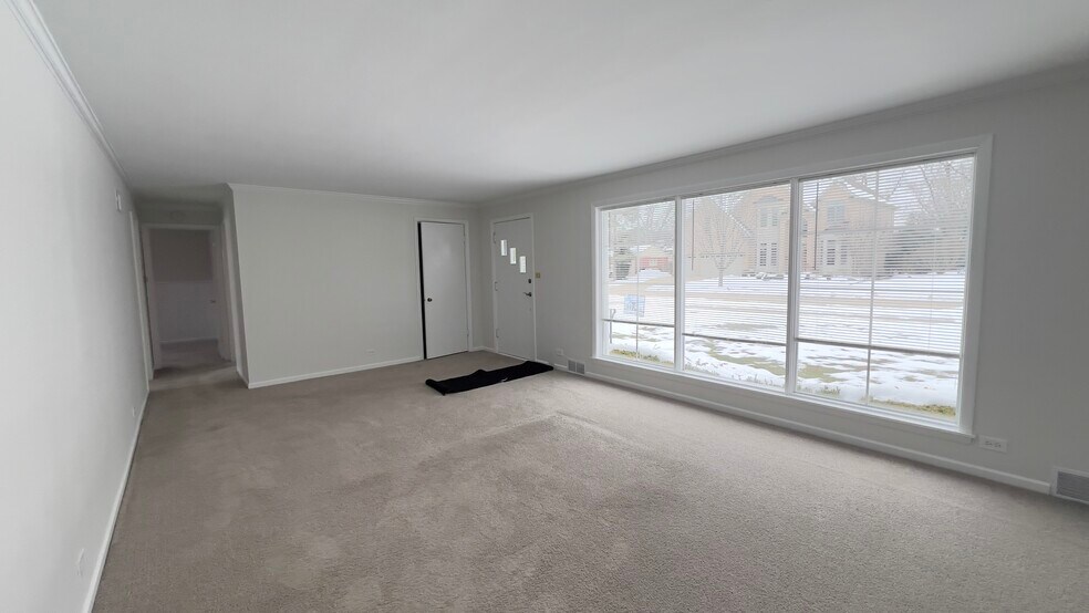 living room / family room - 2244 Scott Rd