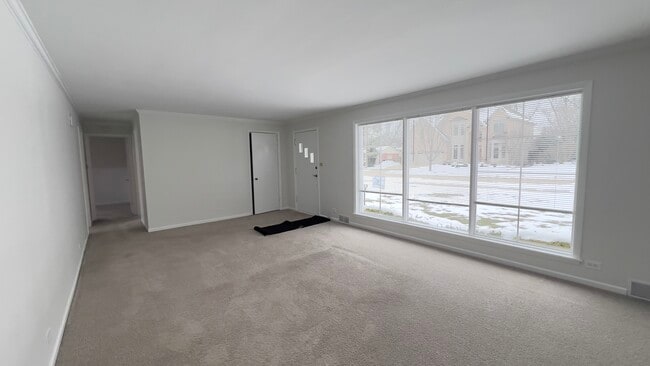 living room / family room - 2244 Scott Rd