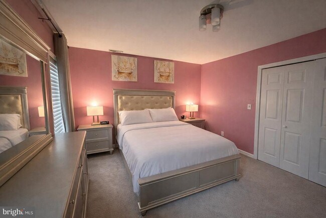 Building Photo - 1045 Quinton Ave