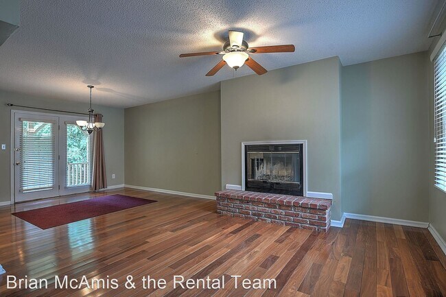 Building Photo - 2 br, 1.5 bath House - 206 Windridge Colony