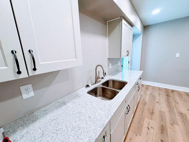 Building Photo - 2-4 Bedroom 1 Bathroom Home