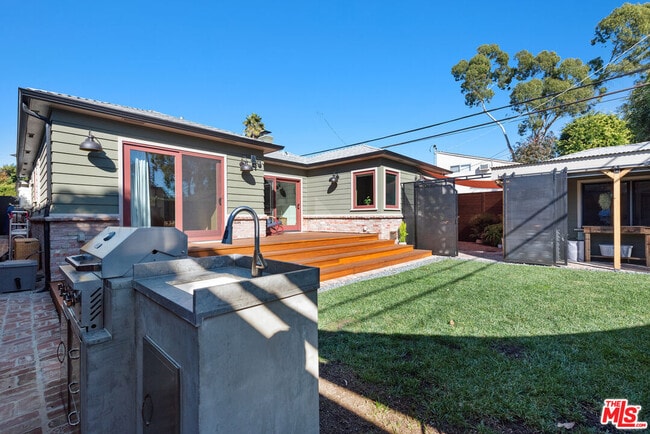 Building Photo - 11314 Homedale St