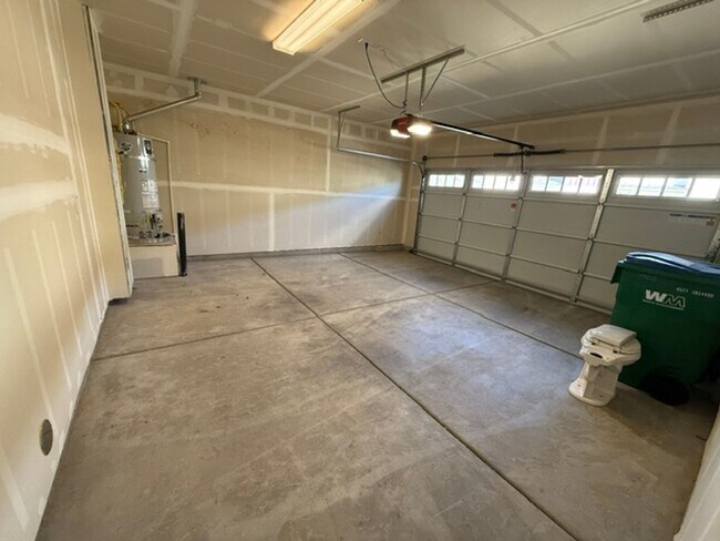 Building Photo - Charming Sun Valley Home with Generous Yard