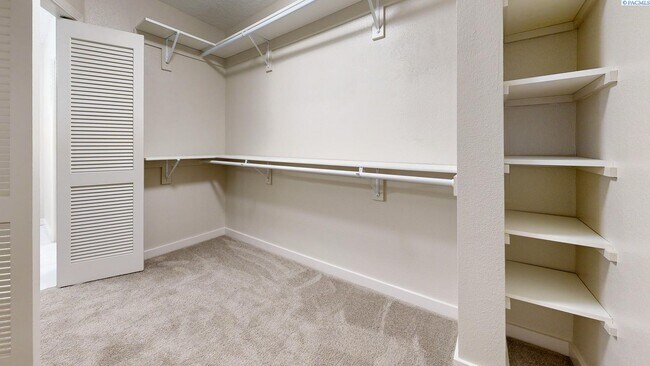 Building Photo - 2 bed, 2 bath townhome in Meadow Springs