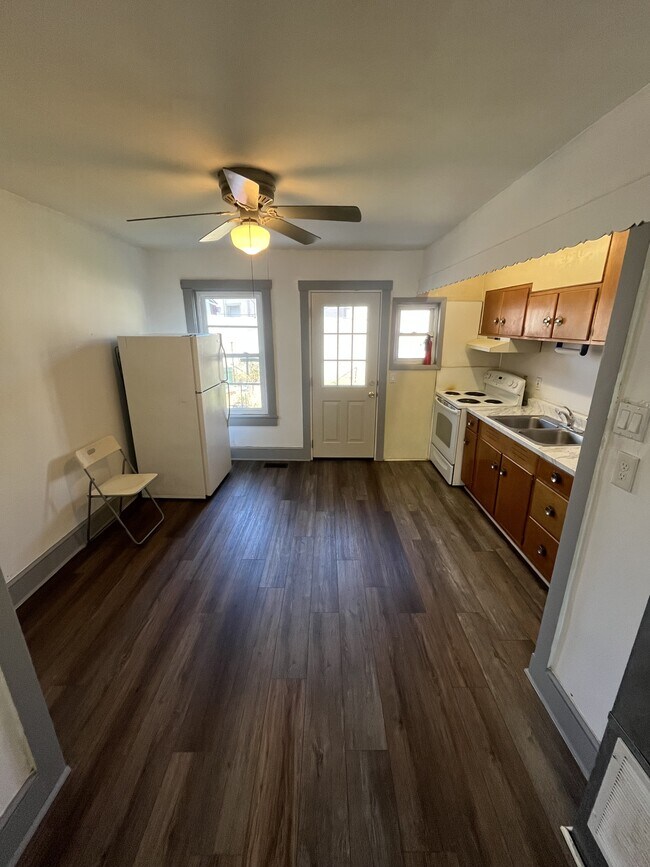 Building Photo - 605 Lehigh Ave