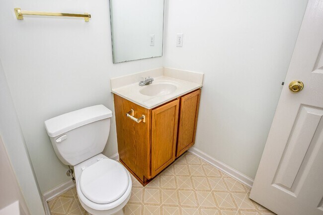 Building Photo - 3 Bedroom 2 Bathroom Nest in Fayetteville