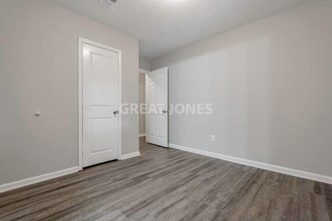Building Photo - 1209 Hemlock St