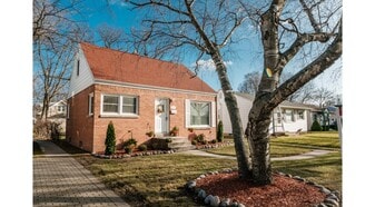 Building Photo - 5940 N Lydell Ave