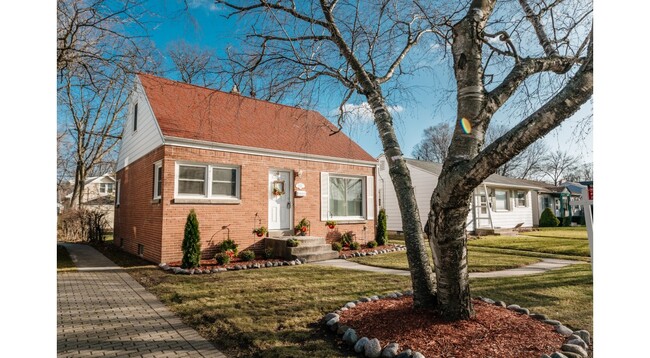 Main - 5940 N Lydell Ave
