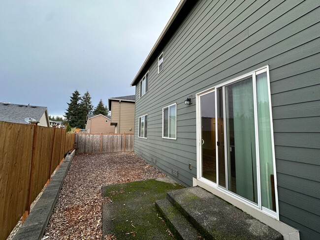 Building Photo - Pet friendly Spacious 4 bedroom + bonus ro...