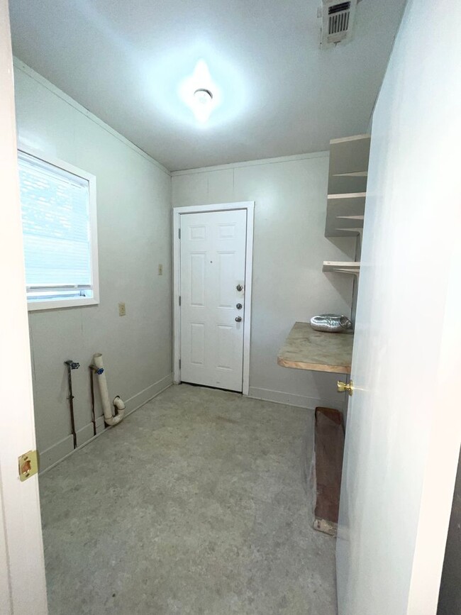 Building Photo - 207 SE Stallings Dr