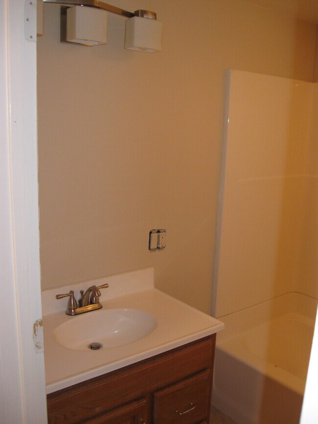 Building Photo - 236 Beartown Rd