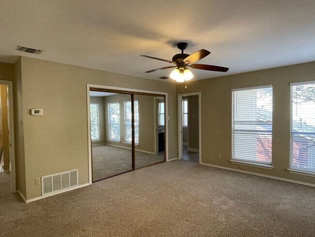Building Photo - 13731 Oak Pebble