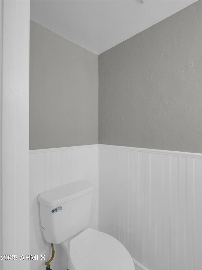 Building Photo - 8522 E Montebello Ave