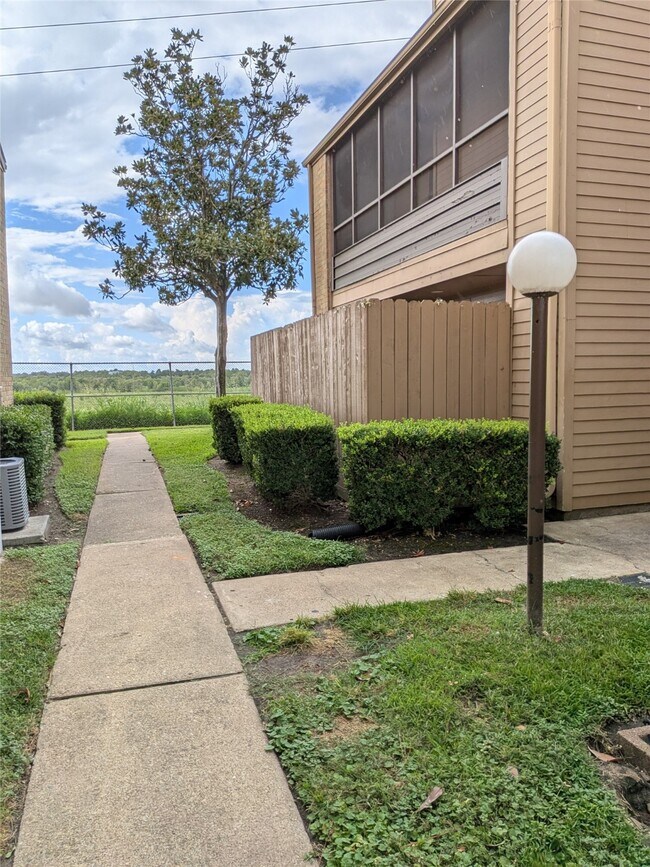 Building Photo - 10555 Turtlewood Ct