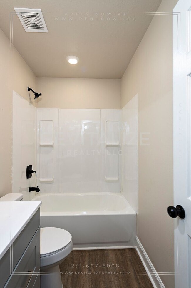 Building Photo - 1704 McGill Ave