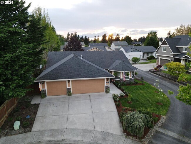 Building Photo - Charming One Level Custom Home