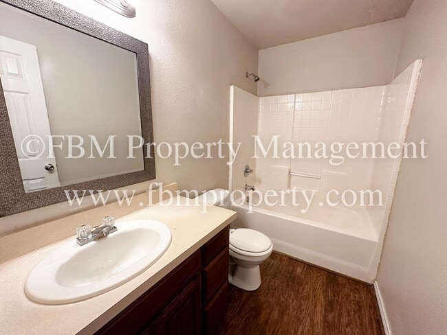 Building Photo - 1518 Drexal Dr