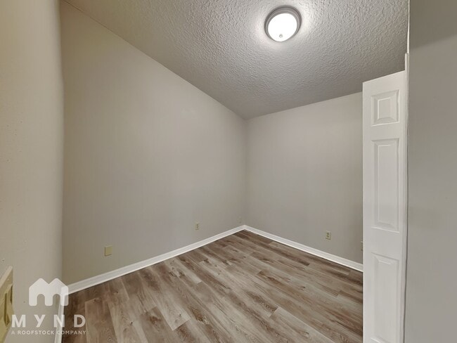 Building Photo - 6041 Spring Creek Ct