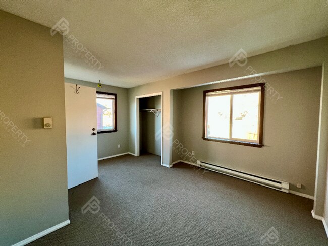 Building Photo - Em Ave Duplex