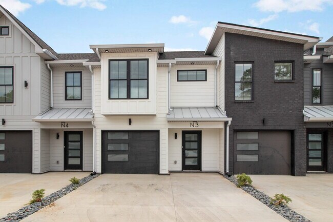 Building Photo - 725 Hornbuckle Rd