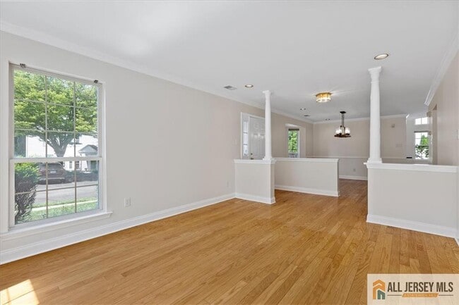 Building Photo - 305 Harvest Ln