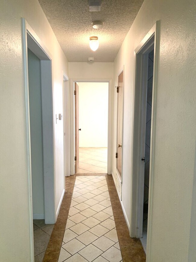 Building Photo - 2808 Persimmon Dr
