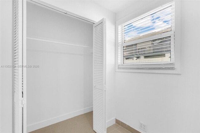 Building Photo - 2419 Coolidge St