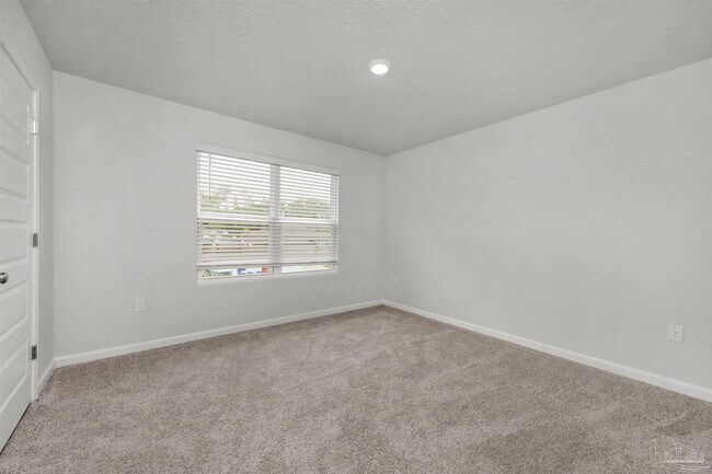 Building Photo - 5280 Peach Dr