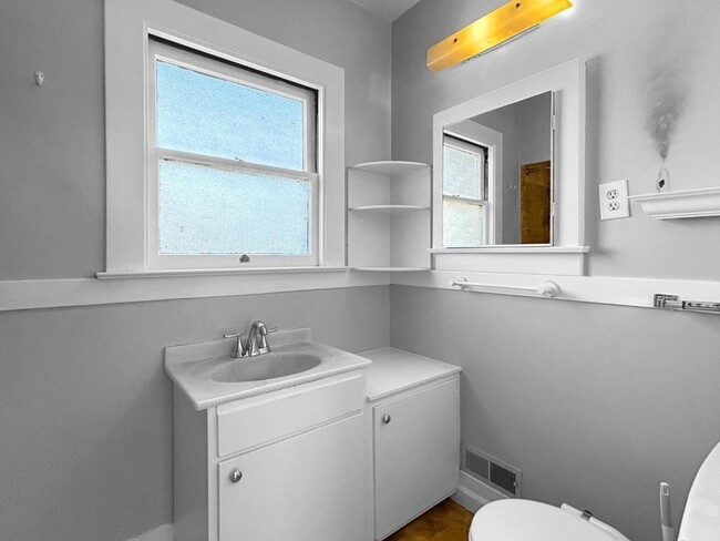 Building Photo - 811 Highland Ave