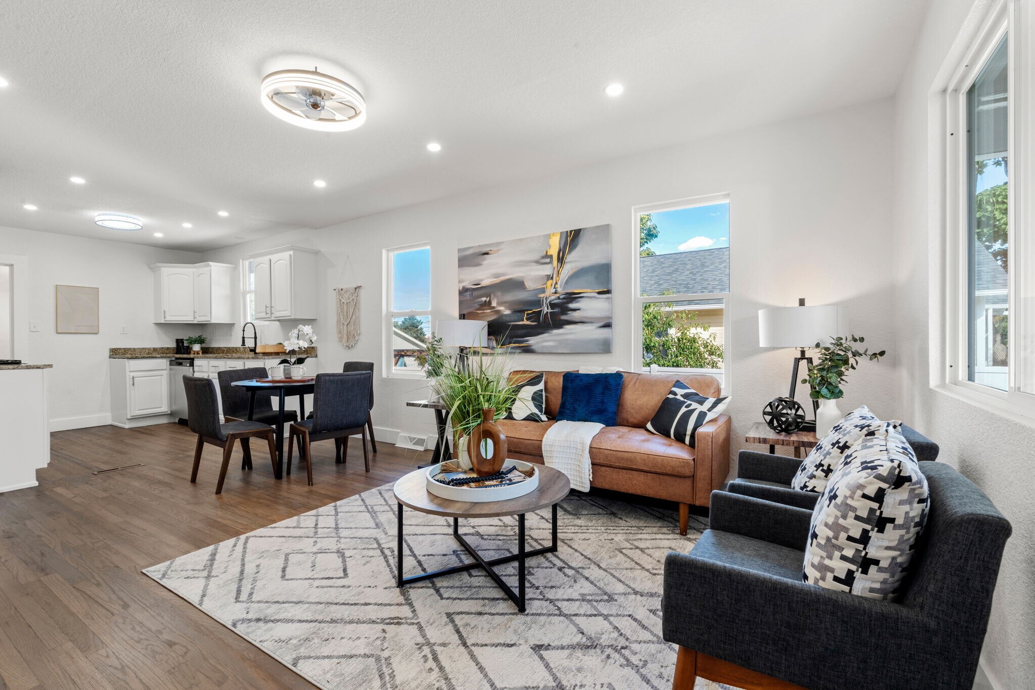 Building Photo - 1557 W Dakota Ave