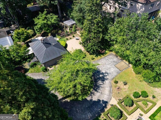 Building Photo - 2538 Parkside Dr NE