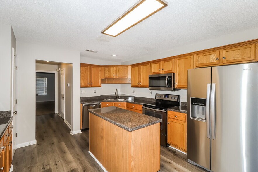 Building Photo - 4834 Graham Lake Dr
