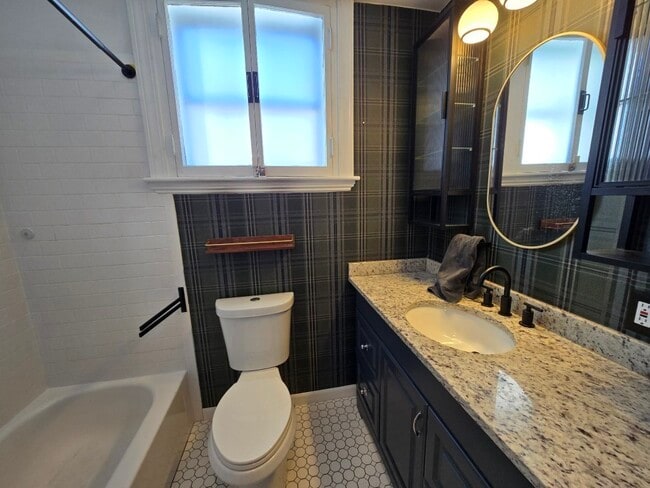 Building Photo - 26 Mather St