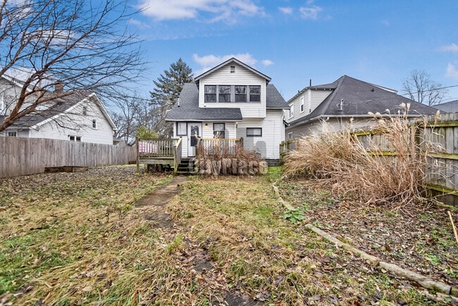 Building Photo - 1320 N Beville Ave