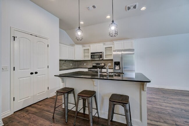 Building Photo - 3900 Sierra Vista Way