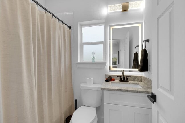 Building Photo - 6726 Dumble St