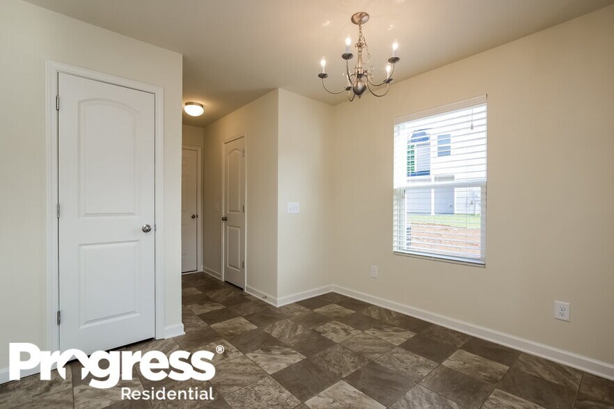 Building Photo - 16 Everett Cir SE