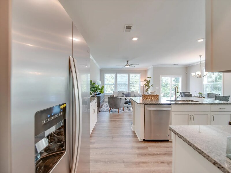 Building Photo - 574 Altamonte Dr