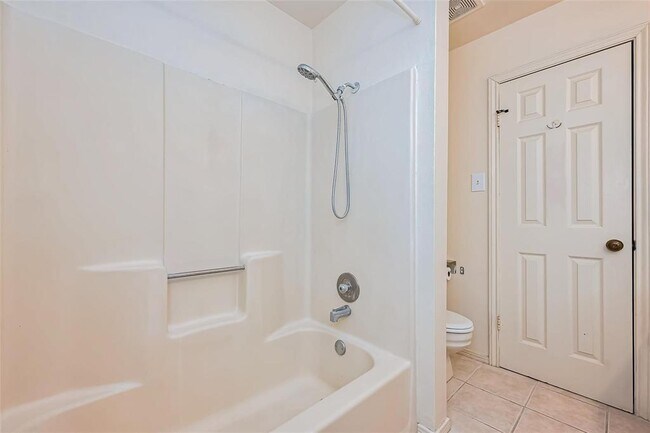 Building Photo - 2030 Plantation Dr