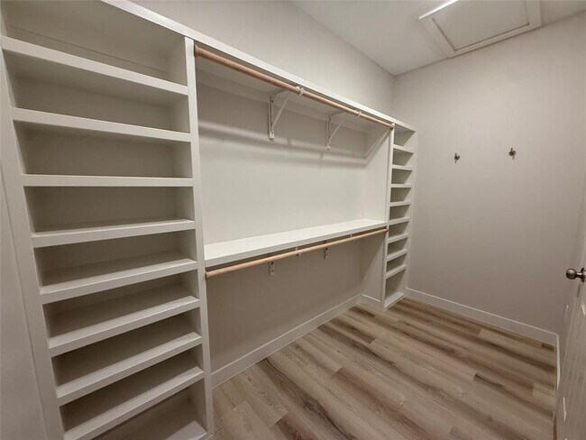 Building Photo - 817 5th