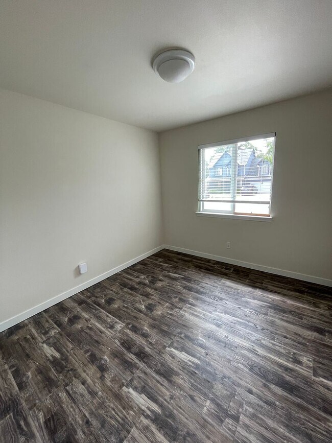 Building Photo - Modern Oak Harbor Living with a Fenced Backyard and Easy Commute